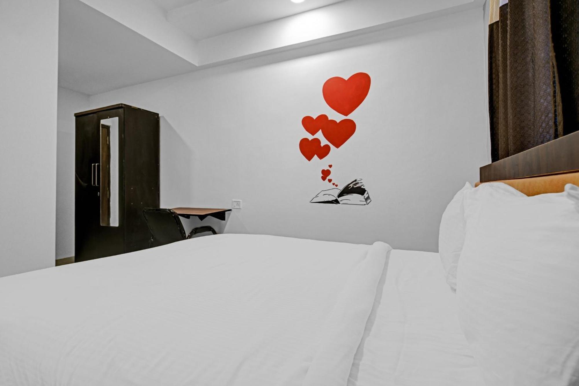 Collection O The Eternity Near Lig Sqaure Hotell Indore Eksteriør bilde