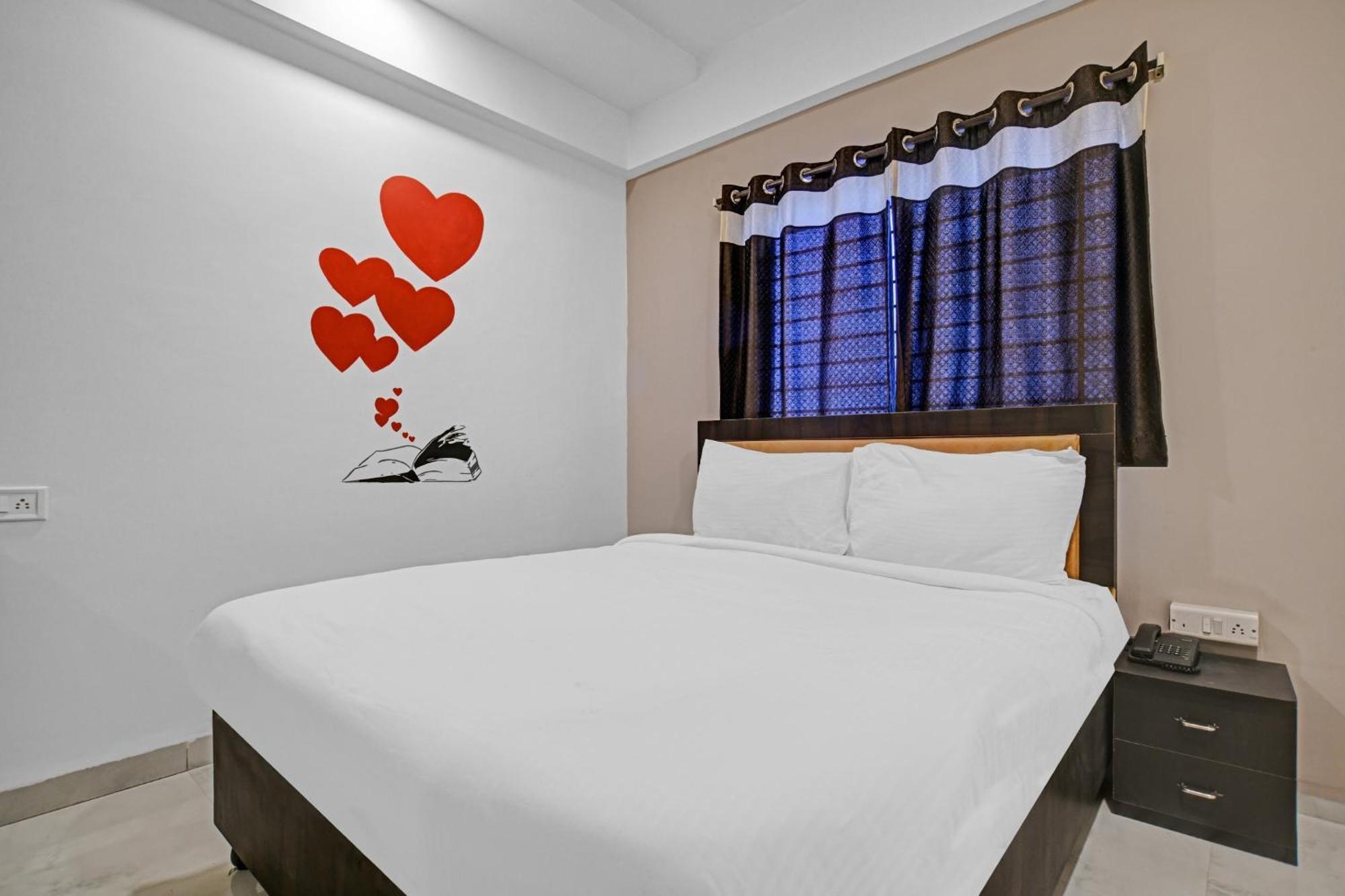Collection O The Eternity Near Lig Sqaure Hotell Indore Eksteriør bilde